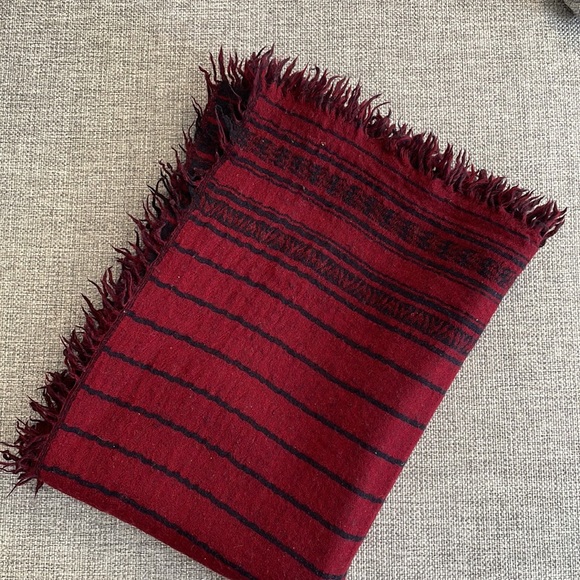 Aritzia Blanket Scarf - Picture 3 of 4